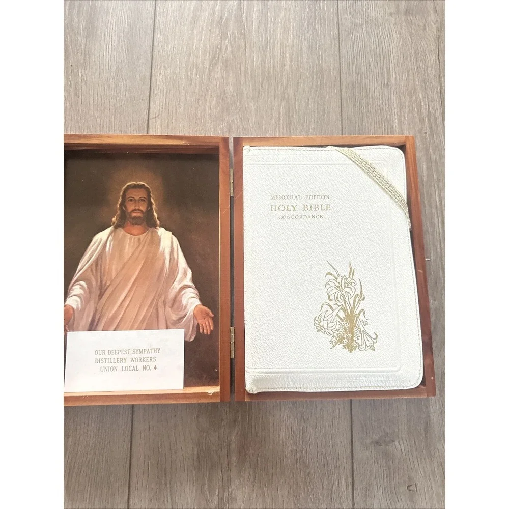 Vtg 1958 Cedar Wood Bible‎ Box White Holy Bible Distillery Workers LOCAL UNION 4